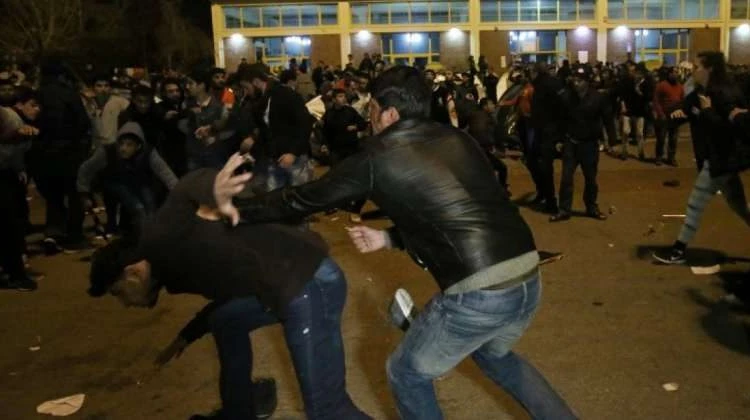 Ετοιμη να εκραγεί η χώρα: Ντου μεταναστών στην Πάτρα – Αγριο ξύλο στην Αθήνα – Βουλιάζουν τα νησιά μας